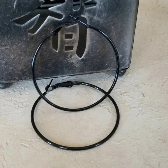 Black Large Sleek Plain Hoop Earrings 50mm 2" Leverback Minimalist Classic - Picture 7 of 7